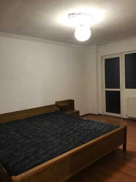 Romancierilor metrou- loc de parcare